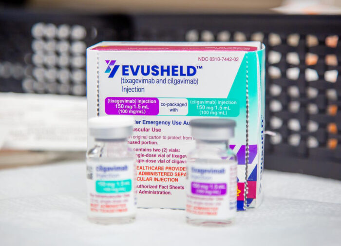 Coronavirus : Evusheld, médicament préventif injectable, disponible en  Belgique 